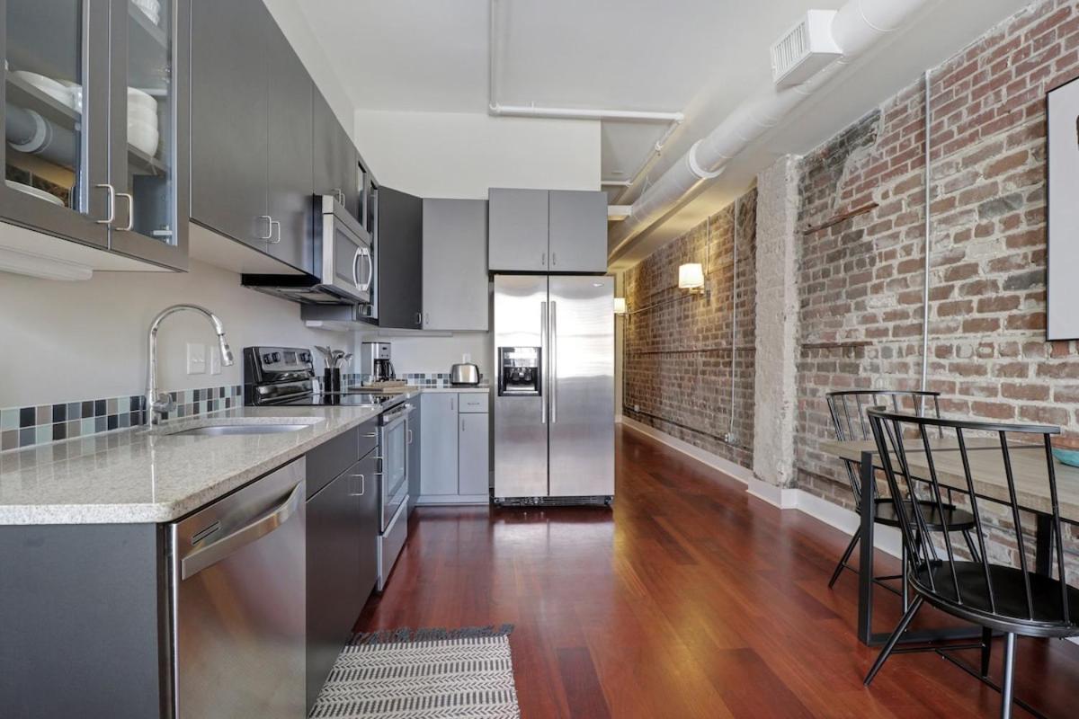 Downtown Loft- Steps Away From Plant Riverside! Appartement Savannah Buitenkant foto